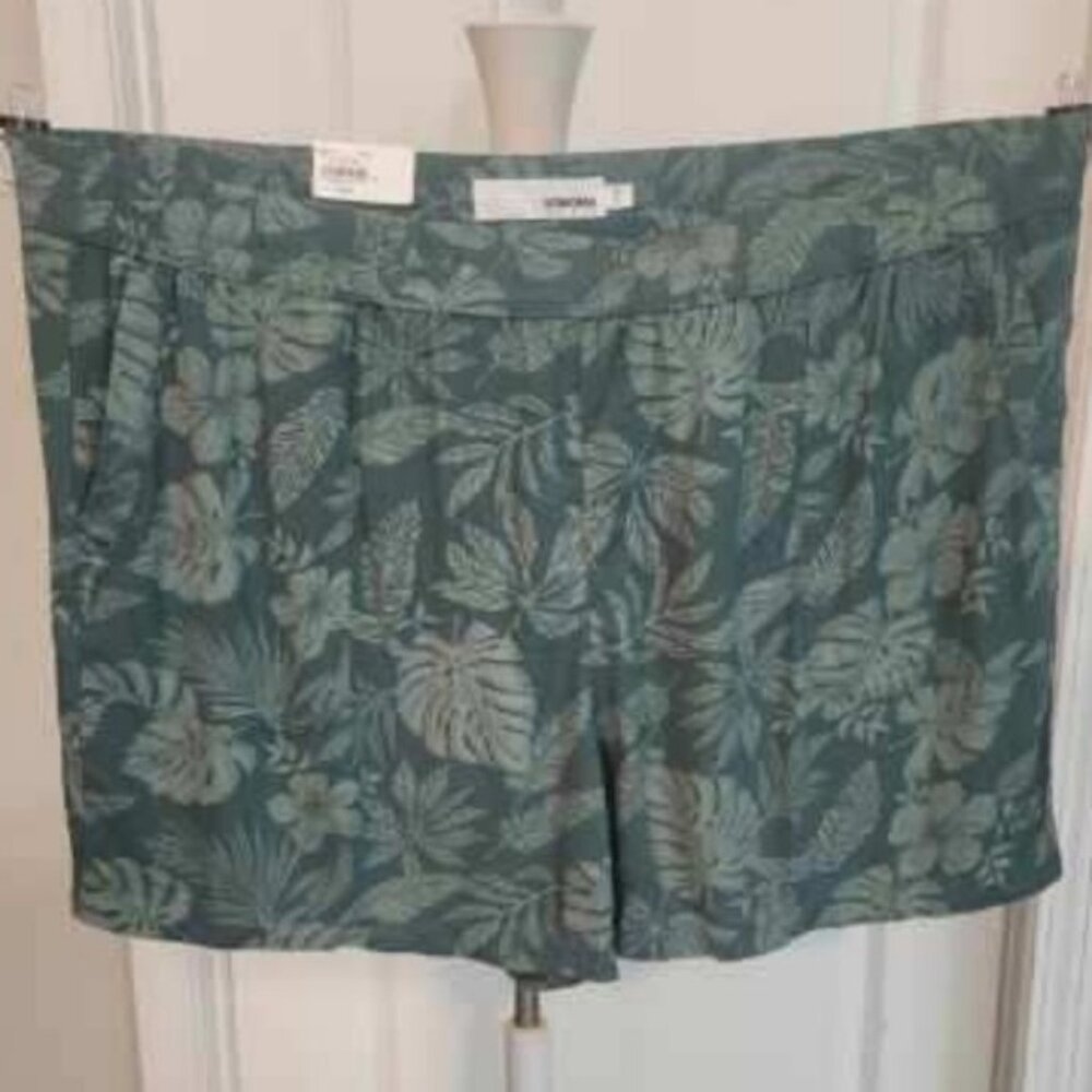 NWT SONOMA Mid Rise Shorts Green Size 2x